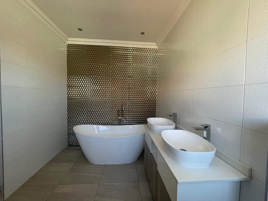 5 Bedroom Property for Sale in Wild Olive Estate Free State